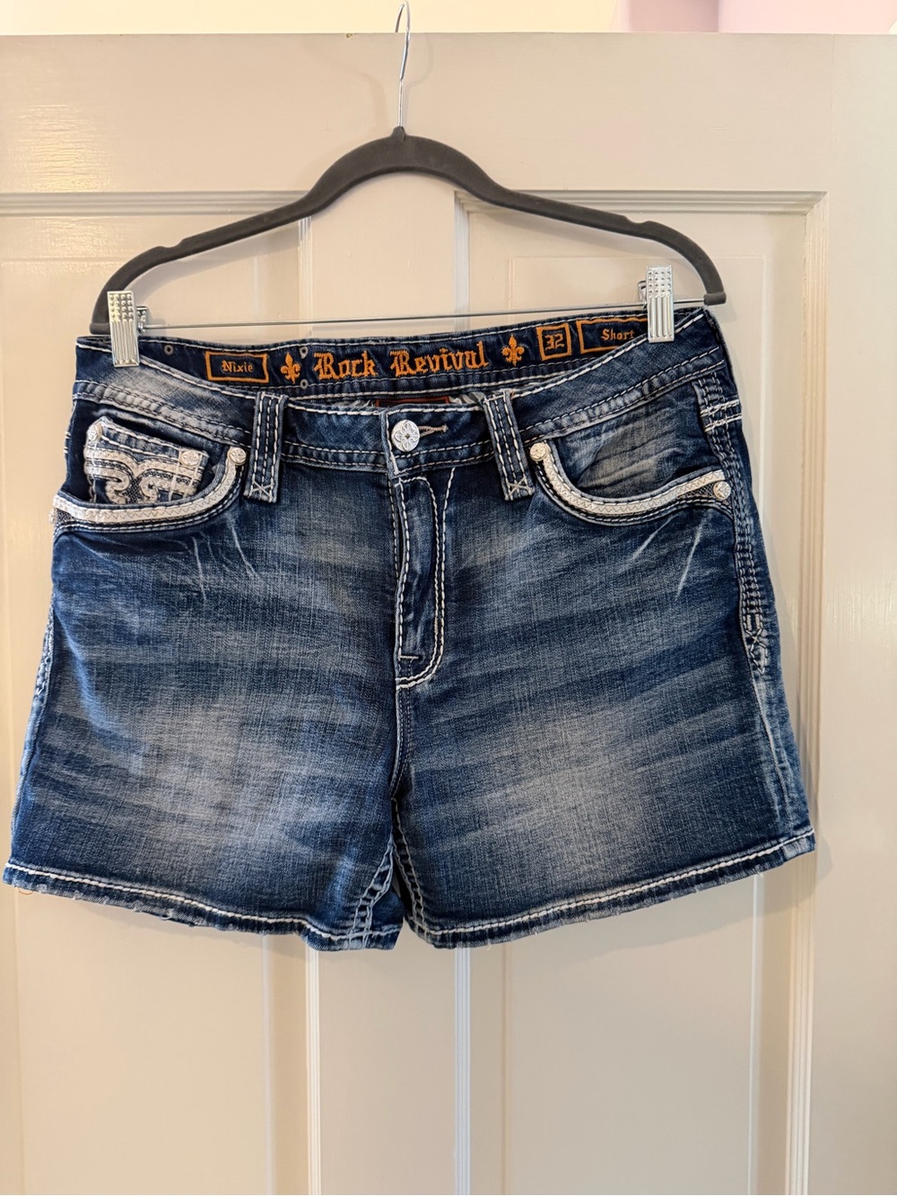 Rock Revival “Nixie” Denim Shorts ✨ Size 32 Short — NWOT!